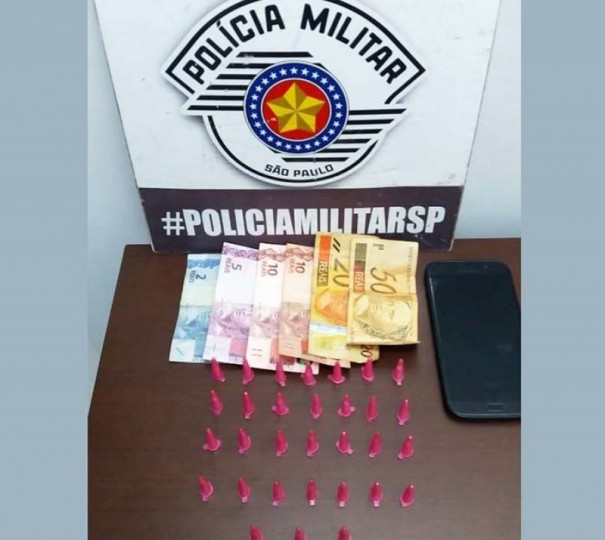 PM de Tup� atende pertuba��o de sussego e faz flagrante de tr�fico de drogas