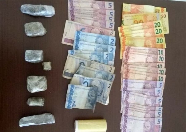 Menor � flagrado ap�s abandonar sacola com tabletes de maconha em Tup�