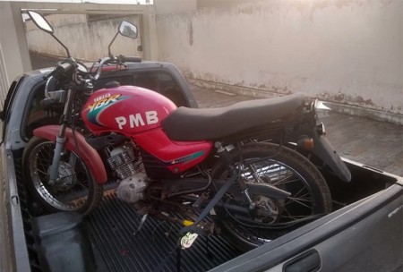 Menor é apreendido pela PM após subtrair moto da Prefeitura de Bastos