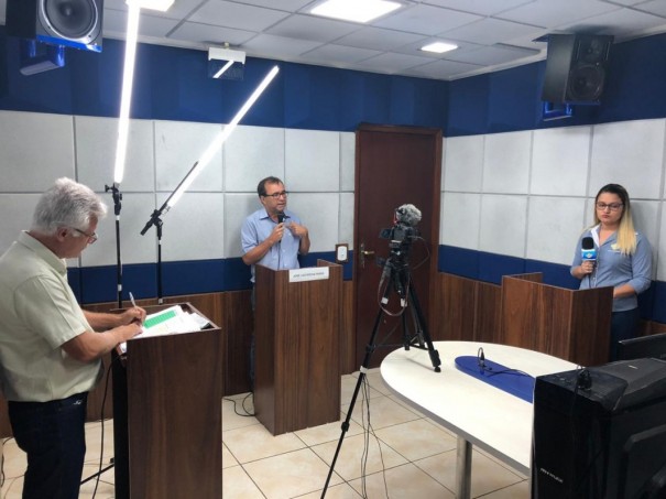 Metr�pole FM realizou debate entre candidatos a prefeito de Salmour�o