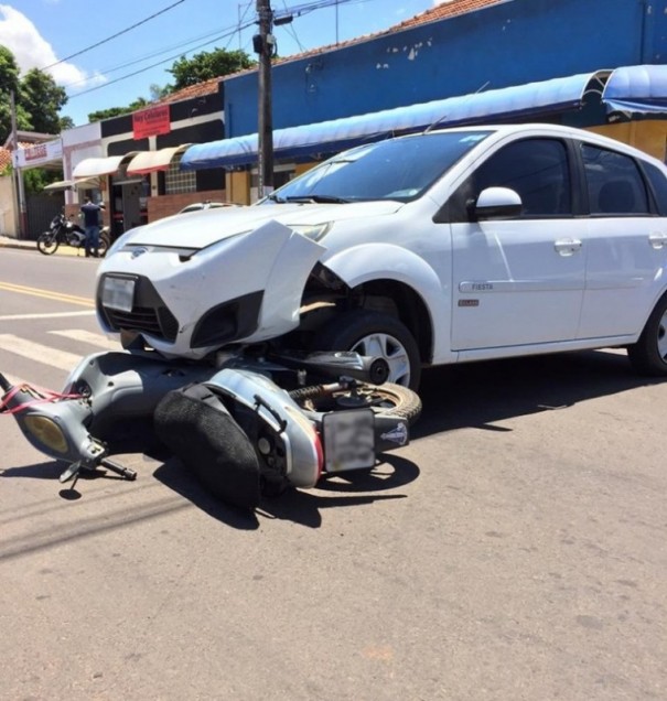 Dois acidentes entre carro e moto com v�tima s�o registrados em Fl�rida Paulista