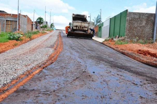 Iniciada implanta��o de pavimenta��o asf�ltica em ruas do distrito industrial em Fl�rida Paulista