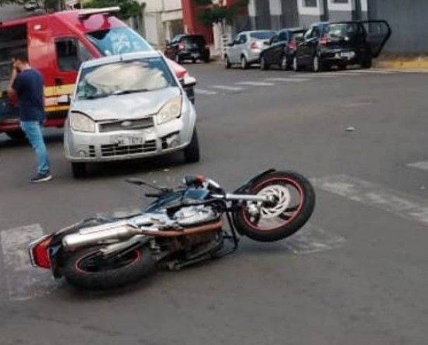 Motociclista fica ferido ap�s ser atingido por ve�culo em Adamantina