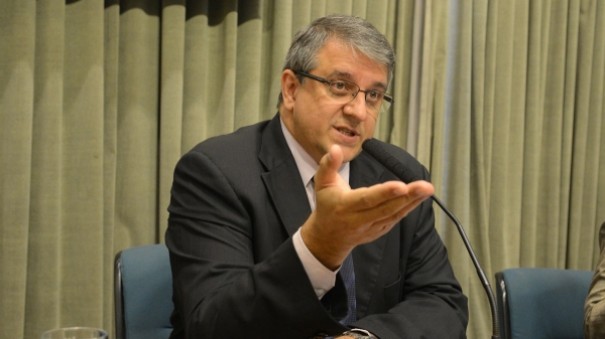 Deputado Reinaldo Alguz deixa a UTI e se recupera da Covid-19 em quarto do hospital