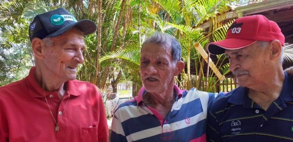 Aps 70 anos, idoso que perdeu trem durante viagem com a famlia reencontra irmos em Tup