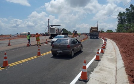 Construção de praça de pedágio altera tráfego de veículos na SP-425 em Martinópolis