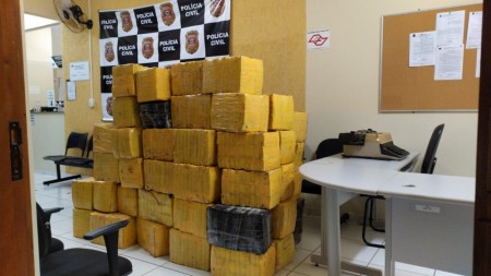 Fiscalização apreende quase 2 toneladas de maconha escondidas embaixo de carga de cebola em Alfredo Marcondes