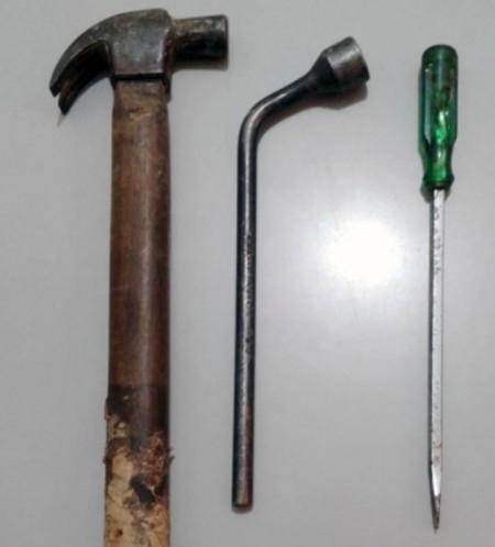 'Muito nervoso e exaltado', homem ameaça furar pescoço da esposa com chave de fenda e acaba preso pela Polícia Militar