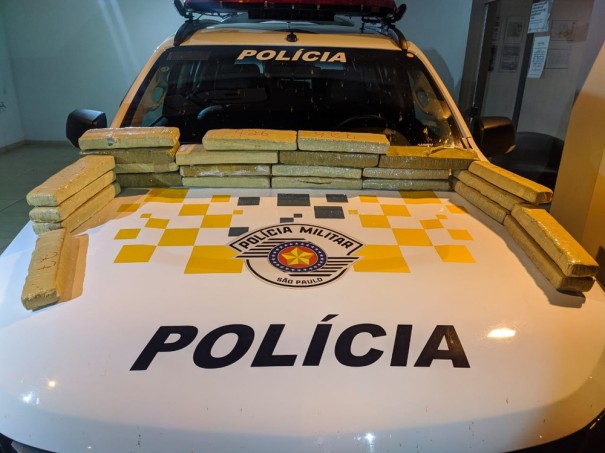Passageira de �nibus � detida com quase 17 kg de maconha, em Presidente Epit�cio