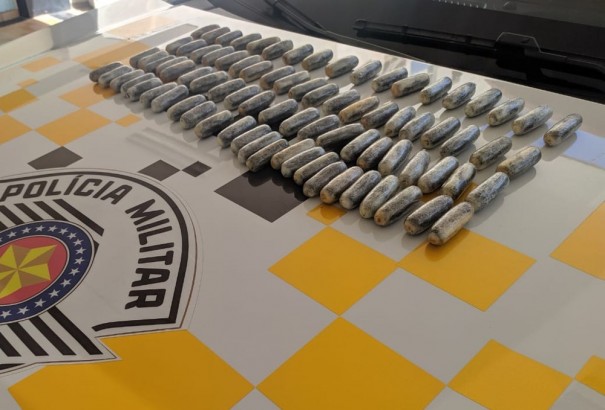 Venezuelano � preso em flagrante com c�psulas de coca�na nas roupas e dentro do corpo em Regente Feij�