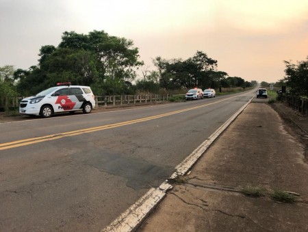Cadáver é encontrado em córrego na SP-425, entre Rinópolis e Iacri