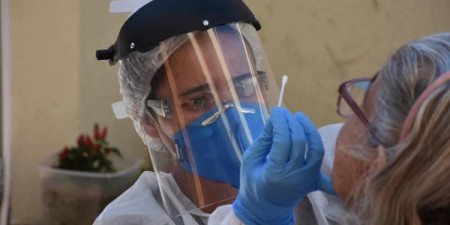 Governo de SP vai testar 19,3 mil alunos e profissionais da Educação