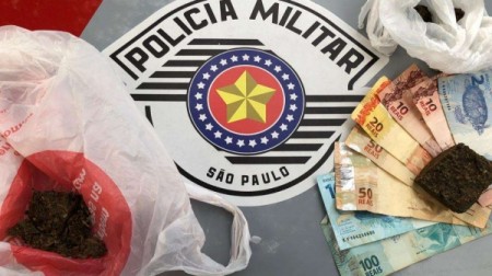 Mulher é presa por tráfico de drogas na tarde desta sexta-feira, no centro de Adamantina