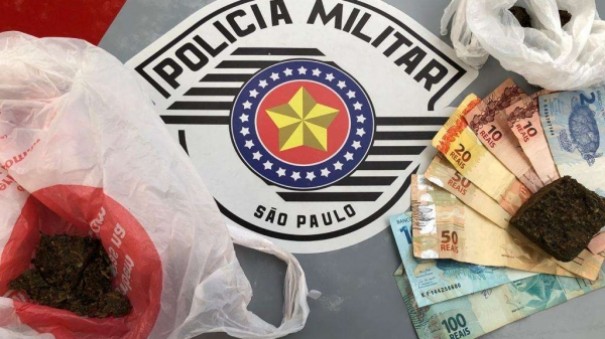 Mulher � presa por tr�fico de drogas na tarde desta sexta-feira, no centro de Adamantina