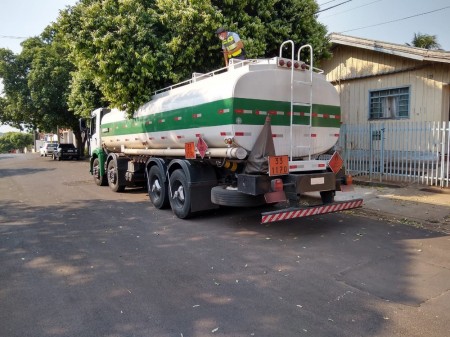 Motorista é abordado sob suspeita de furtar combustível de caminhão-tanque em Adamantina