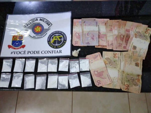 PM prende mulher e apreende por��es de coca�na e crack, em OC