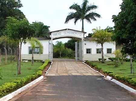 Presos do regime semiaberto pulam alambrado e fogem da Penitenciária de Presidente Prudente