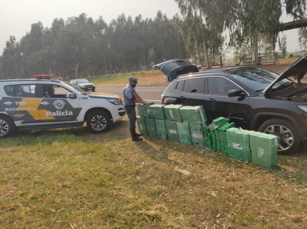 Homem � preso com mais de 400kg de maconha em carro ap�s tentar fugir da Pol�cia Rodovi�ria