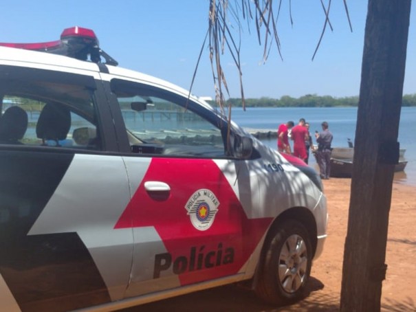 Homem morre ap�s ser atacado por enxame de abelhas enquanto pescava no Rio Paran�, em Paulic�ia