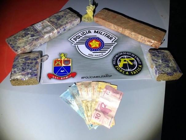 Tabletes de maconha s�o apreendidos ap�s abordagem e den�ncia, em Panorama