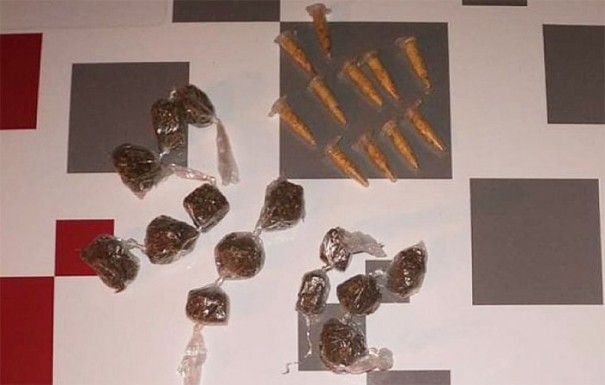 Iacriense � preso ap�s PM apreender maconha e crack em carro que o acusado conduzia