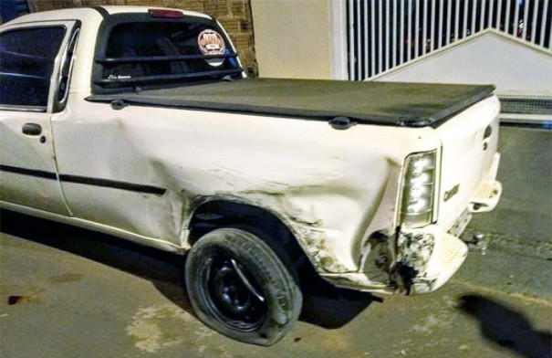 Ap�s acidente no Bastos H, motorista foge e retorna horas depois para negociar conserto do carro da v�tima