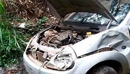 Idoso fica ferido após cair com o carro em córrego ao lado de avenida em Marília