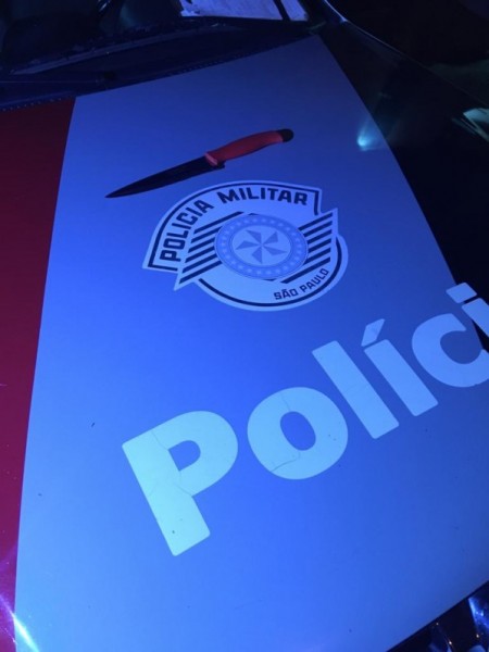 Mulher é agredida com socos e ameaçada de morte após confessar traição, em OC