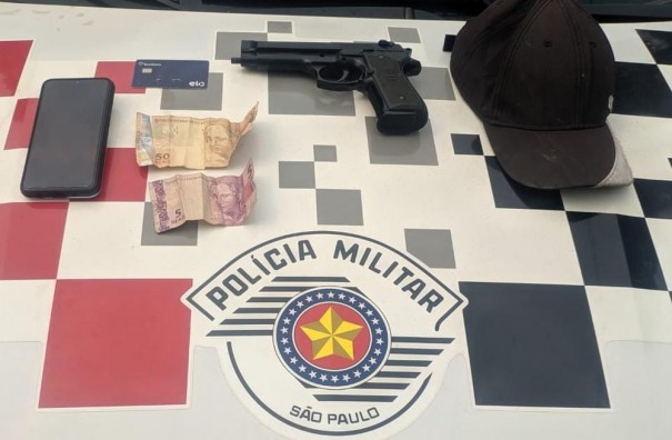 Assaltante � preso em flagrante ap�s roubar pedestre no Centro de Dracena com pistola de brinquedo