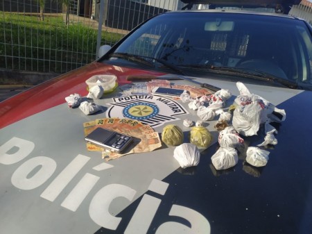 Após denúncia, Polícia Militar prende traficante e apreende grande quantidade de drogas, em Osvaldo Cruz