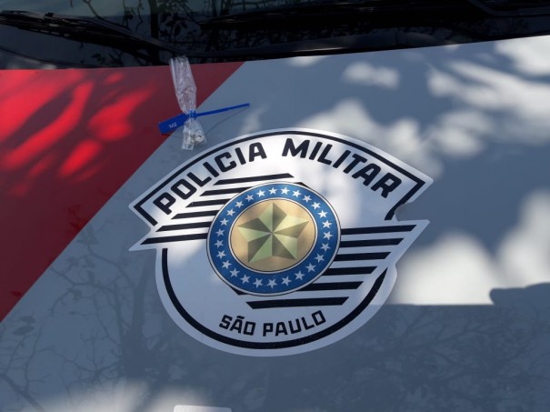 Mulher � flagrada pela PM com pedras de crack na Vila Esperan�a, em Osvaldo Cruz