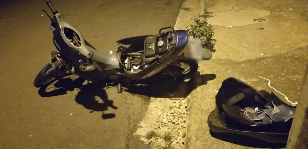 Homem fica gravemente ferido ap�s colidir moto na traseira de �nibus em Osvaldo Cruz 