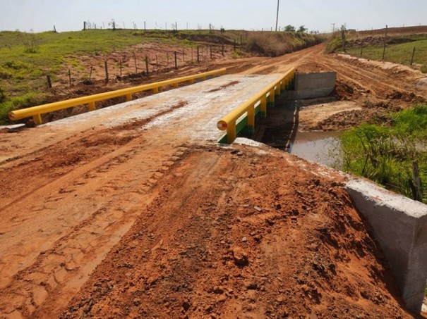 Com investimento de mais de R$ 2,5 milhes, terceira ponte de concreto  finalizada no Mouro em Maripolis