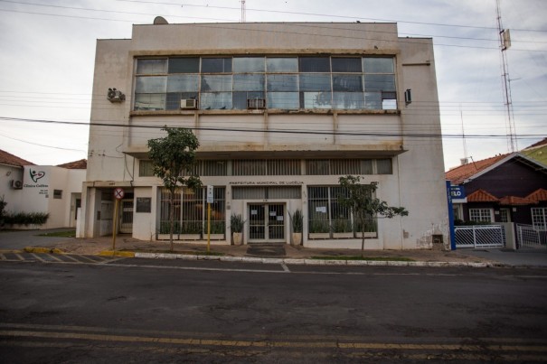 Concurso pblico para mdico e auxiliar de merenda em Luclia