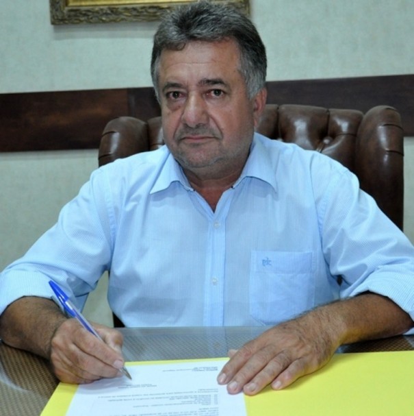 Ado Viscardi assume o cargo de prefeito de Pacaembu