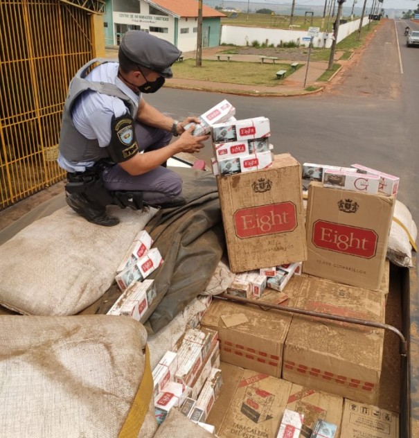 Carga com cigarros contrabandeados � apreendida na SP-613