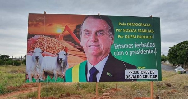 Justi�a Eleitoral determina retirada de outdoor com imagem do presidente Bolsonaro em Osvaldo Cruz