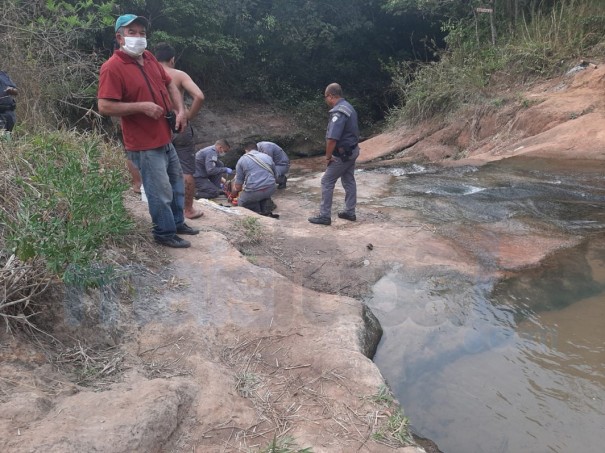 Homem fica ferido aps pular em piscina natural de cachoeira em Tup