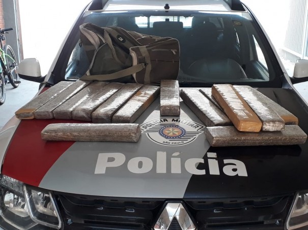 Em duas ocorr�ncias, quase 40 kg de maconha s�o apreendidos pela Pol�cia Militar em Presidente Epit�cio