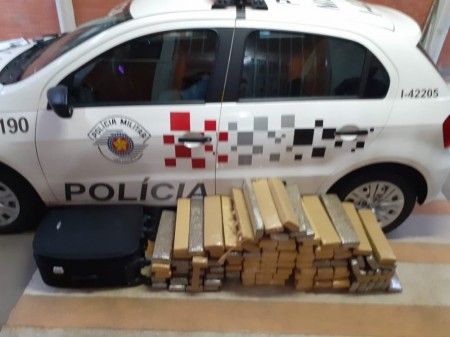 Polícia Militar apreende 137 kg de maconha após abordagem a casal em Presidente Epitácio
