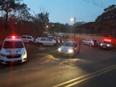Barreira sanitária aborda quase 700 veículos e atinge 2.800 pessoas no Balneário Laranja Doce, em Martinópolis