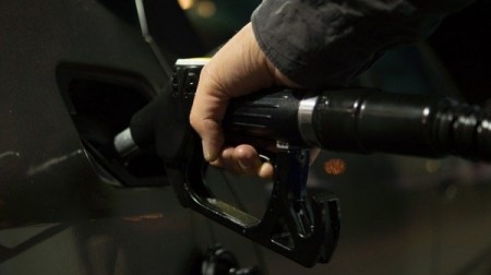 Gasolina sobe 4% nas refinarias e preço nas bombas deve sofrer impacto do reajuste