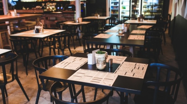 H 14 dias na fase amarela, bares, restaurantes e similares podero atender presencialmente at 22h