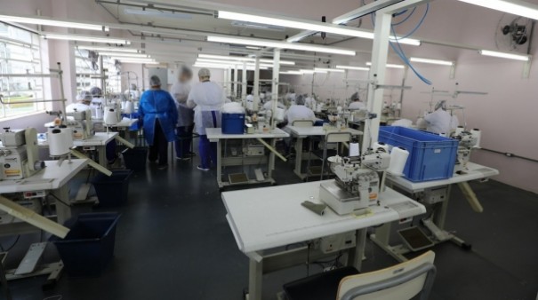 Presas produzem 316 mil mscaras de proteo facial na Penitenciria Feminina de Tupi Paulista