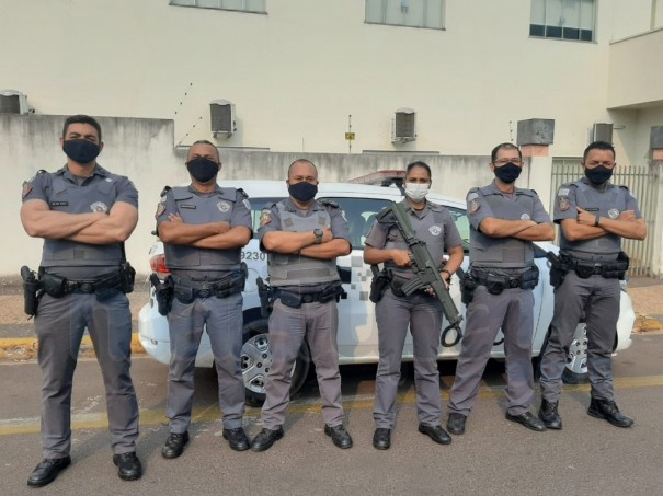 Homem tenta roubar farm�cia no centro de Tup� e � parado com disparo de arma de choque