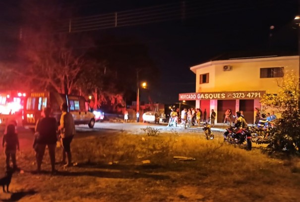 Casa pega fogo e homem morre carbonizado no Parque dos Pinheiros, em lvares Machado