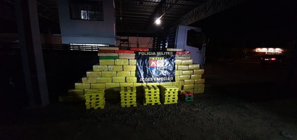 Ap�s abordagem em Presidente Prudente, Baep apreende mais de 2 toneladas de maconha e recupera caminh�o furtado
