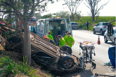 Motorista morre após capotamento de carro na Rodovia Assis Chateaubriand, em Martinópolis