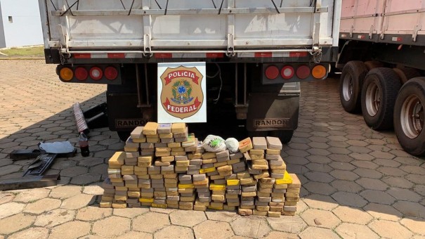 Pol�cia Federal apreende 200kg de coca�na escondidos em carreta e motorista � preso por tr�fico em Presidente Prudente