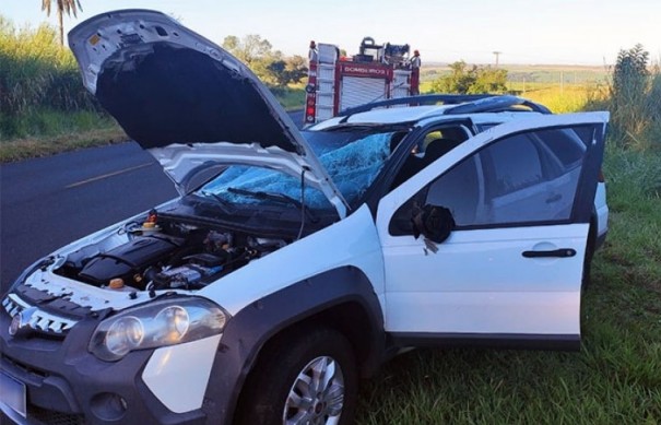 Motorista fica ferido em acidente na vicinal que liga Tup� e Quat�